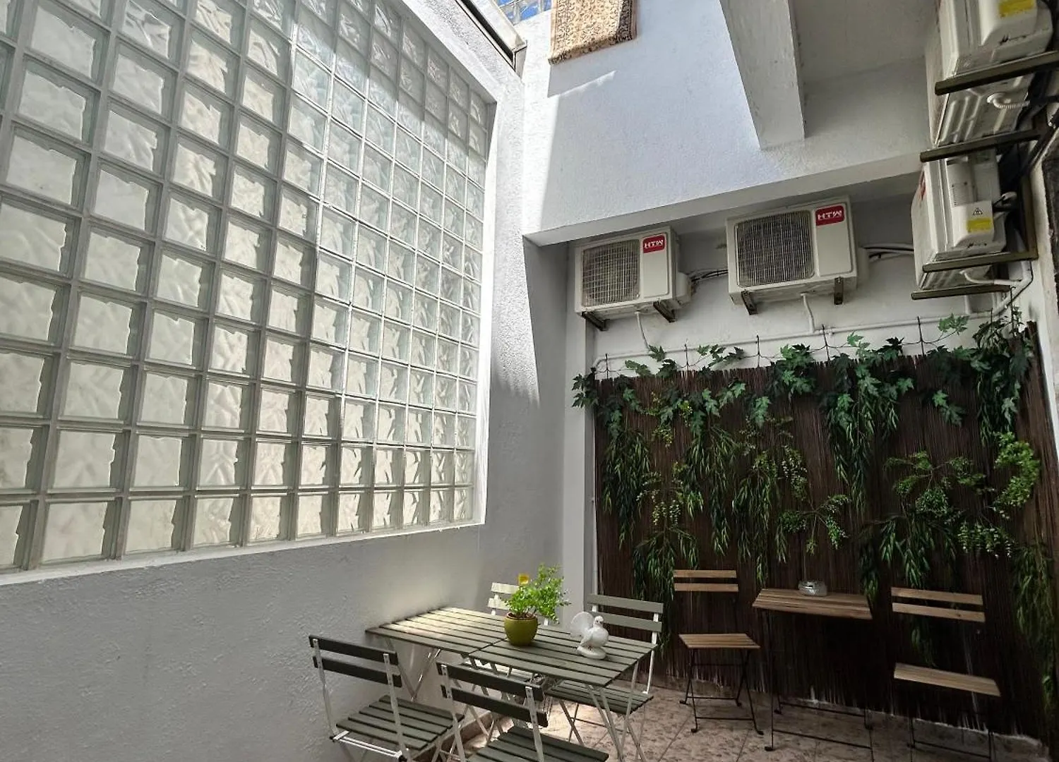 Farol Bed And Breakfast Almada Bed & Breakfast